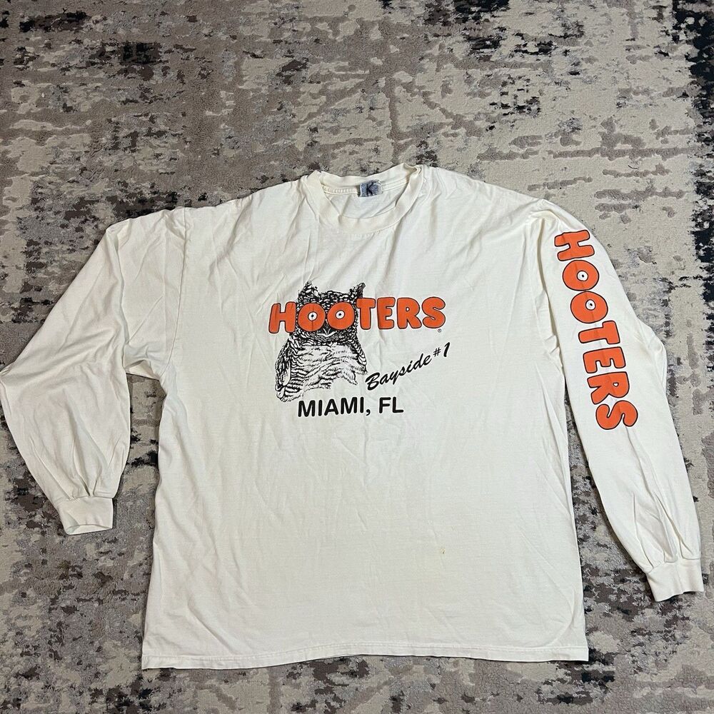 Vintage 90’s Hanes Hooters Bar White Men’s Long Sleeve Shirt Size XXL Miami D/S